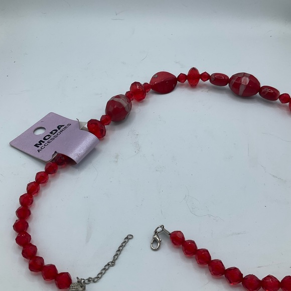 “MODA JEWELRY” Red Bead with Faux Stones Necklace. - Picture 5 of 8